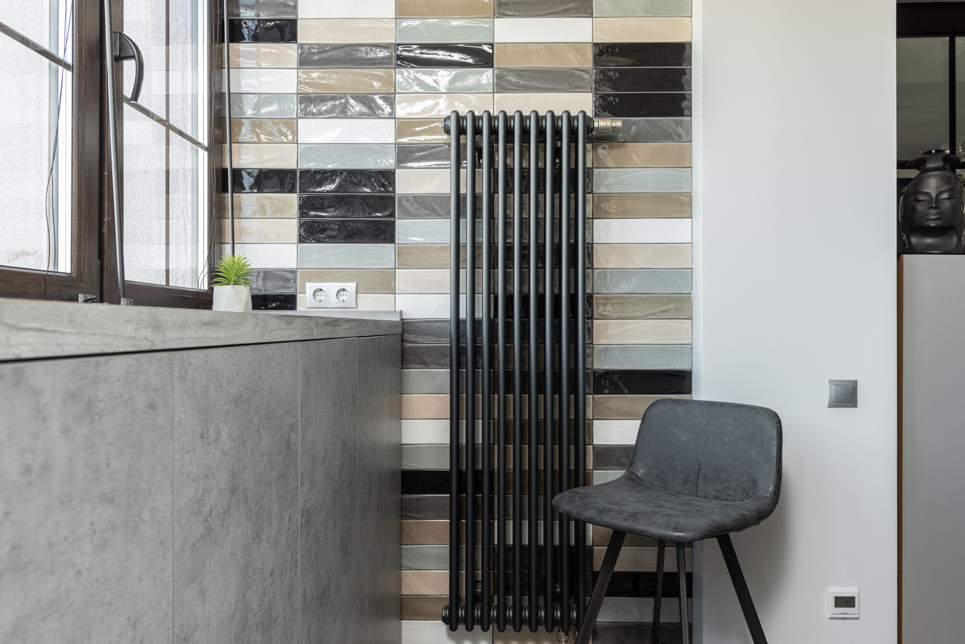 Radiateur électrique mural dans un intérieur